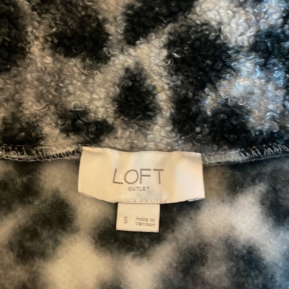 Loft Leopard Print Sherpa Pullover Sweater size small - Picture 4 of 7